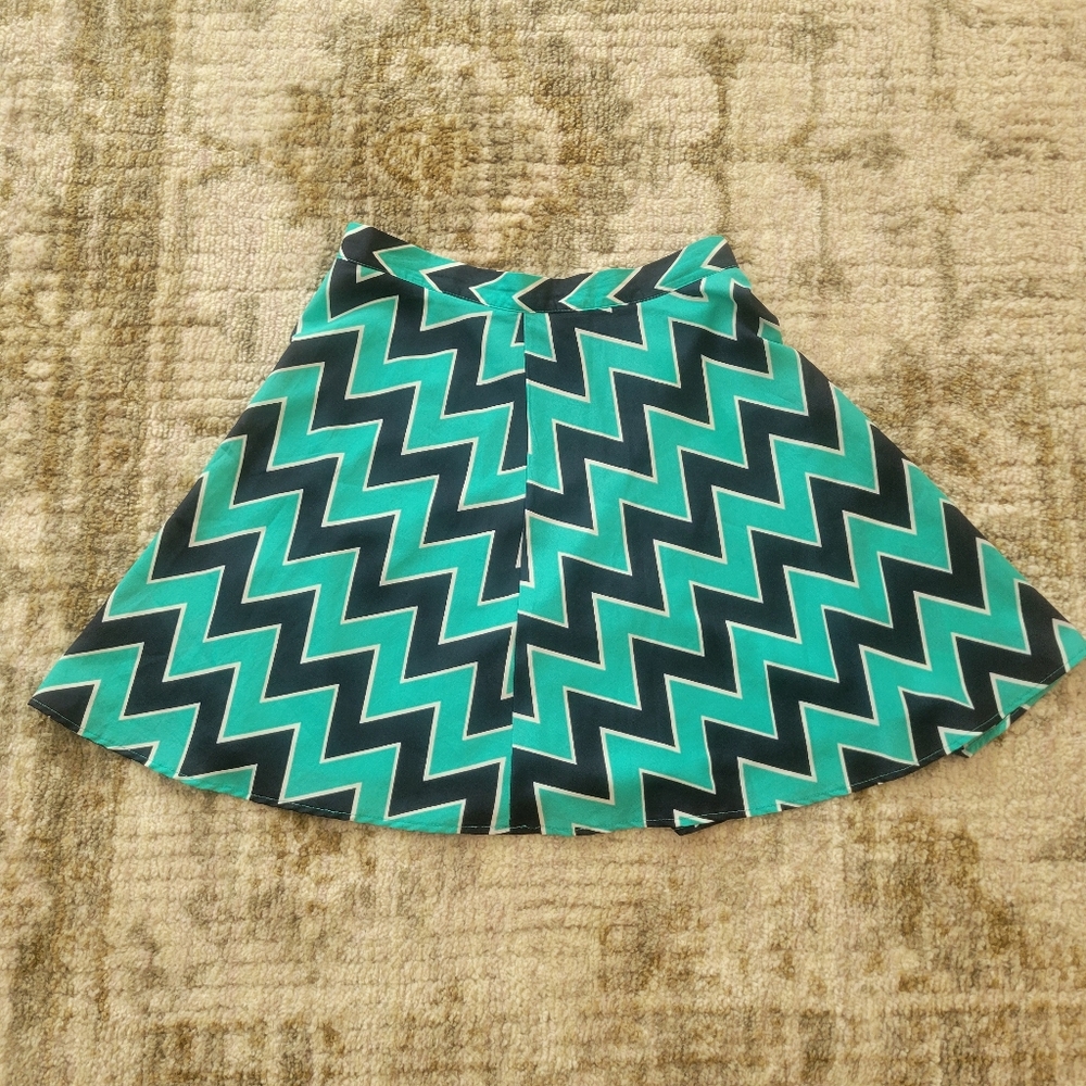 Chevron Patterned Green and Navy Skirt